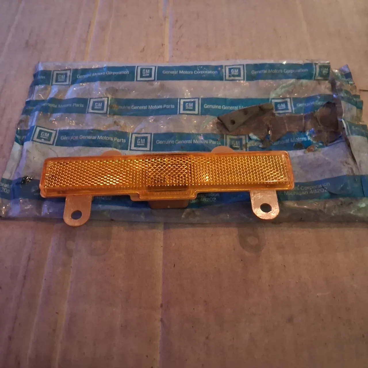 GM 918367 Side Marker LH Amber 1.8 2.0 Sunbird J2000 NOS