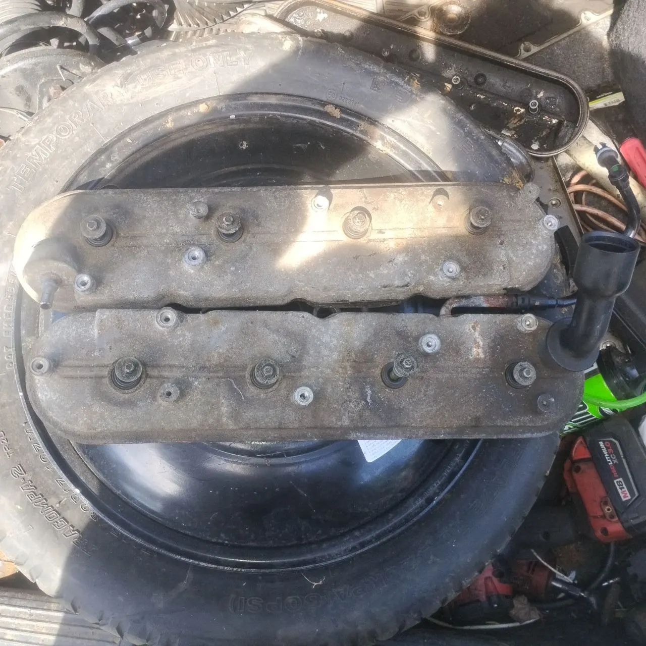GM 12570696 12570697 LS 5.3 Valve Cover Pair Used 09-13 Silverado Sierra